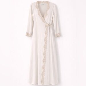 Vintage Bella Sera Lace Trim Ivory Robe